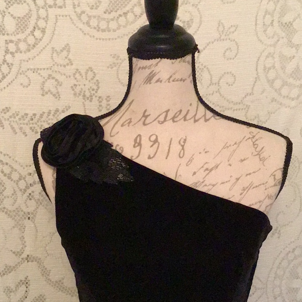 Cachet One-Shoulder Black Velvet Dress with Rosette